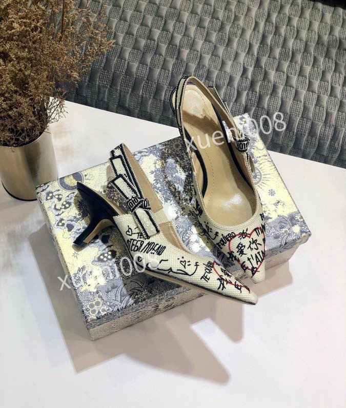 2021 Women Designer Boots Martin Desert Boot Flamingos Love Arrow Real Leather Medal Coarse Non-Slip Winter Shoes ks200924, 07
2021 Women Designer Boots Martin Desert Boot Flamingos Love Arrow Real Leather Medal Coarse Non-Slip Winter Shoes ks200924, 07