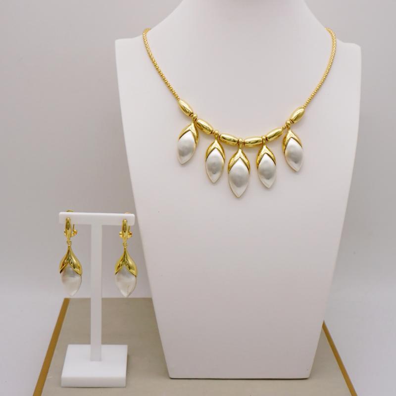 Earrings & Necklace High-End Luxury Gold Plated Jewelry Sets Costume Set Dubai Fashion Charm Neckace For Women Wedding Party Gift, Silver
Earrings & Necklace High-End Luxury Gold Plated Jewelry Sets Costume Set Dubai Fashion Charm Neckace For Women Wedding Party Gift, Silver