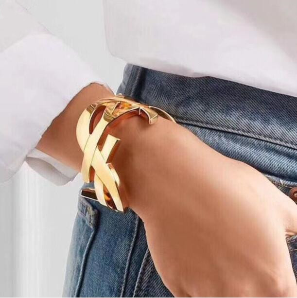 NEW Best quality Y style Brand Bracelet 3 colors Titanium steel Fashion Jewelry Bracelet women Wedding accessories gift Bracelet, Black
NEW Best quality Y style Brand Bracelet 3 colors Titanium steel Fashion Jewelry Bracelet women Wedding accessories gift Bracelet, Black
