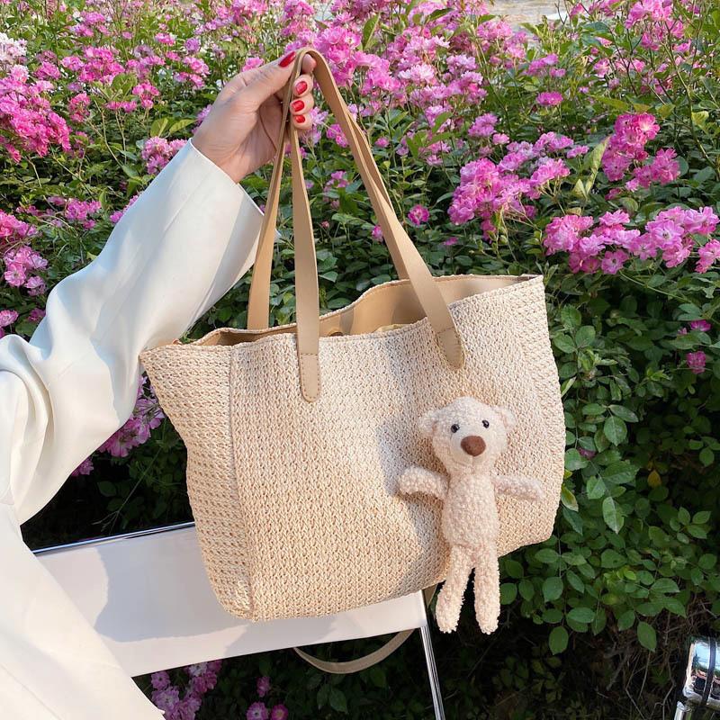 Cross Body Luxury Designer Straw Handbags For Women, Women's Purse Casual Shopping, Fashion, Great Shoulder Capacity, 2021, No pendant bear card
Cross Body Luxury Designer Straw Handbags For Women, Women's Purse Casual Shopping, Fashion, Great Shoulder Capacity, 2021, No pendant bear card