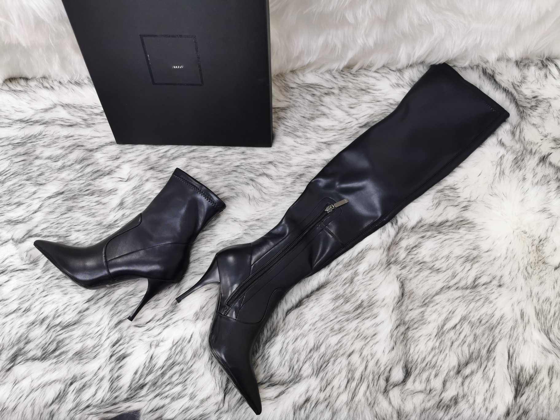2021 Luxury designer ladies boots high heels gold pure black pointed toe side zipper leather kitten heel boots long and short tube series fashion top quality size 35-41, Box
2021 Luxury designer ladies boots high heels gold pure black pointed toe side zipper leather kitten heel boots long and short tube series fashion top quality size 35-41, Box