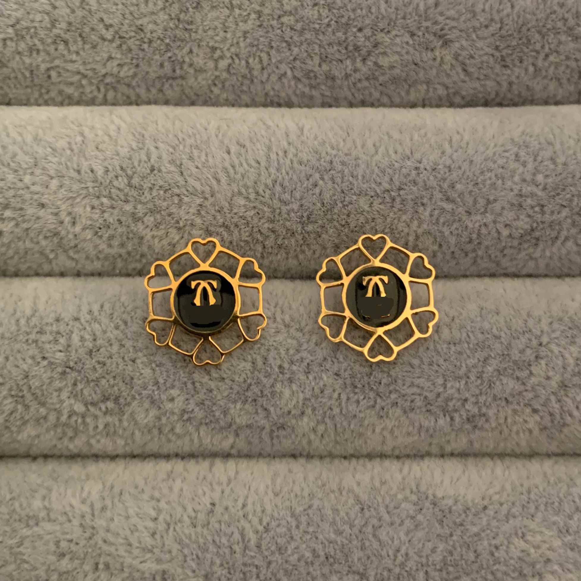 Top Quality Stainless Steel Heart Lovers Stud Gold Color Earrings for Women Party Wedding Hoop Logo Printed Wholesale, Golden;silver
Top Quality Stainless Steel Heart Lovers Stud Gold Color Earrings for Women Party Wedding Hoop Logo Printed Wholesale, Golden;silver