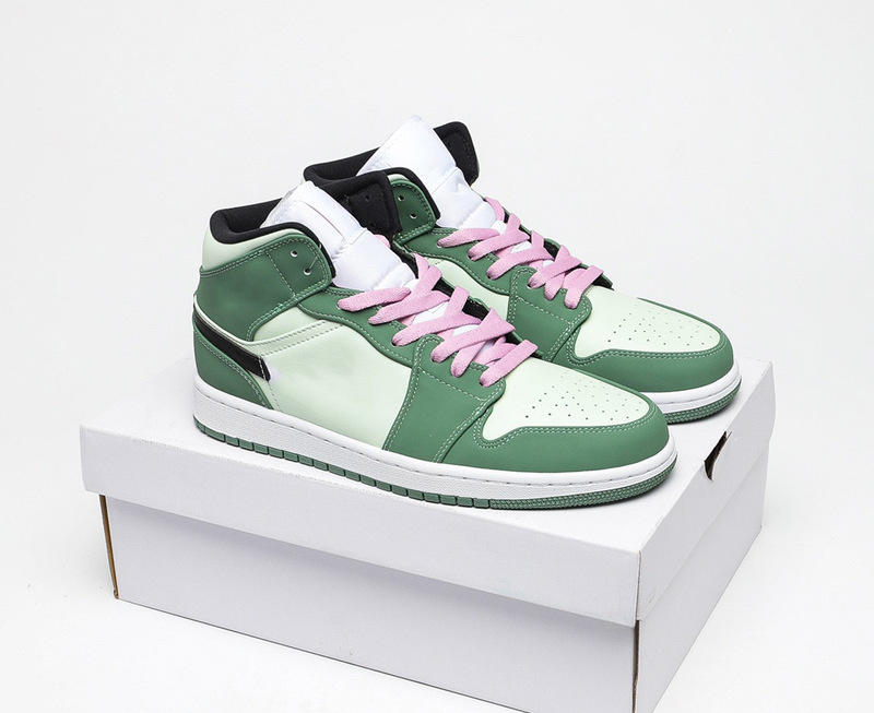 2021 Jumpman 1 Mid SE "Dutch Green" man and woman fashion running shoes high quality classics outdoors sneakers size 36~45 with box
2021 Jumpman 1 Mid SE "Dutch Green" man and woman fashion running shoes high quality classics outdoors sneakers size 36~45 with box
