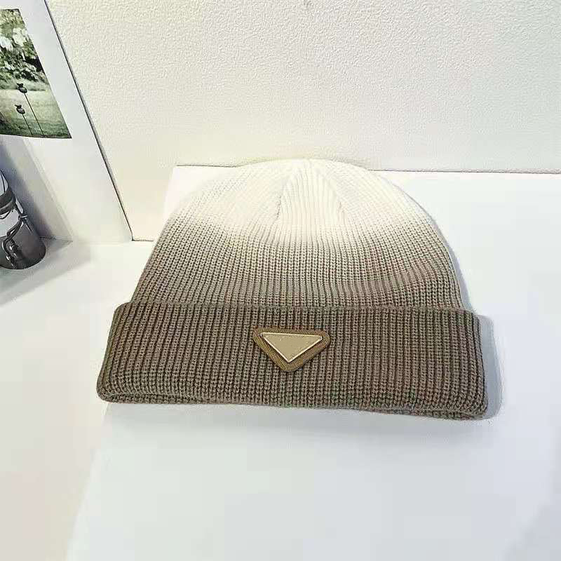 6688High quality classic letter Knitted Beanie Caps for Men's Women's Autumn Winter Warm Thick Wool Embroidery Cold Hat Couple Fas, Blue;gray
6688High quality classic letter Knitted Beanie Caps for Men's Women's Autumn Winter Warm Thick Wool Embroidery Cold Hat Couple Fas, Blue;gray