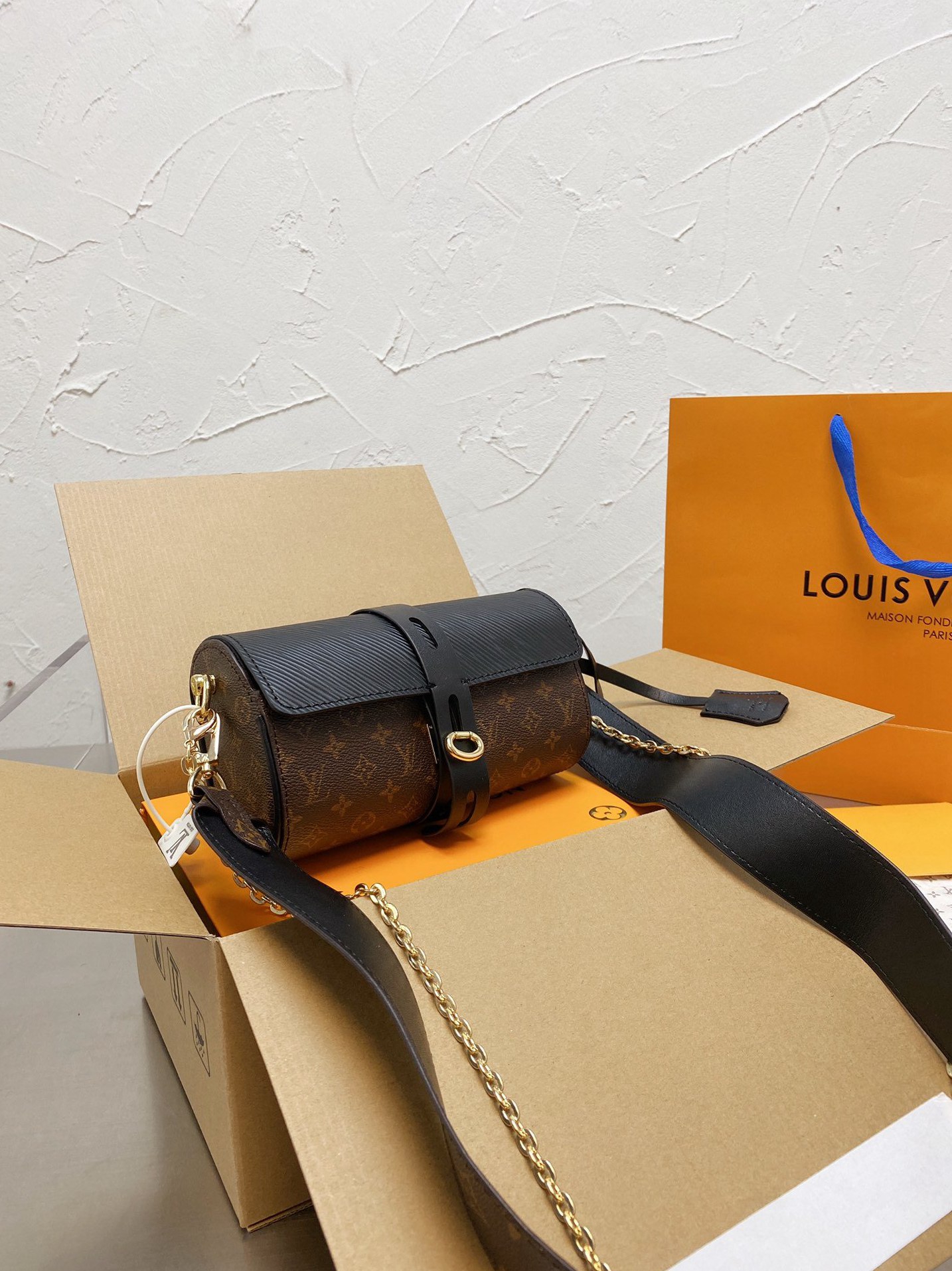 Top Quality Woman Luxury Designers Bags Fashion Classic Leather Handbag Purses Shoulder Chain Cross body Bag -L0143
Top Quality Woman Luxury Designers Bags Fashion Classic Leather Handbag Purses Shoulder Chain Cross body Bag -L0143