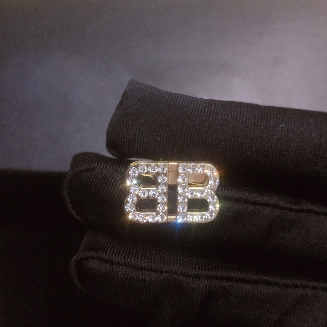 19style Classic Brand Designer Letters Brooch Women Geometric Crystal Rhinestone Pearl Broochs Fashion Simple Small Sweet Wind Ladies Party Jewelry Accessories
19style Classic Brand Designer Letters Brooch Women Geometric Crystal Rhinestone Pearl Broochs Fashion Simple Small Sweet Wind Ladies Party Jewelry Accessories
