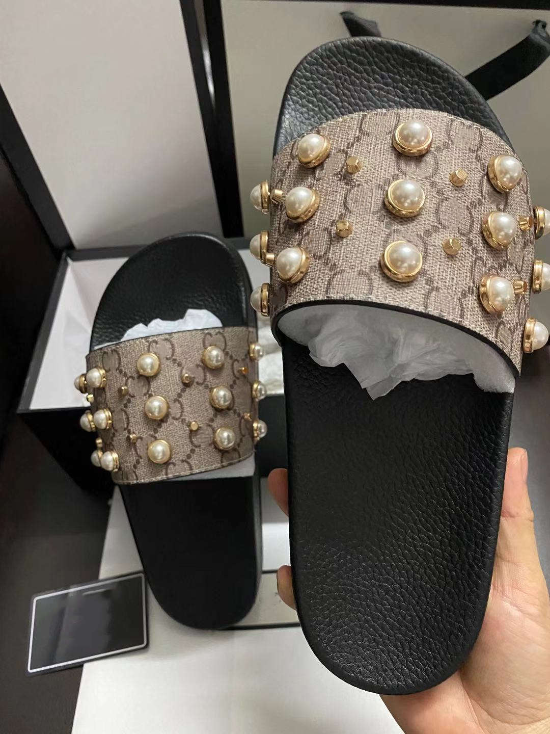 Luxury Designer Men Women Sandals Eur35-45 Beach Cartoon Big Head Slippers Leather Flat Belt Buckle Bath Shoes
Luxury Designer Men Women Sandals Eur35-45 Beach Cartoon Big Head Slippers Leather Flat Belt Buckle Bath Shoes