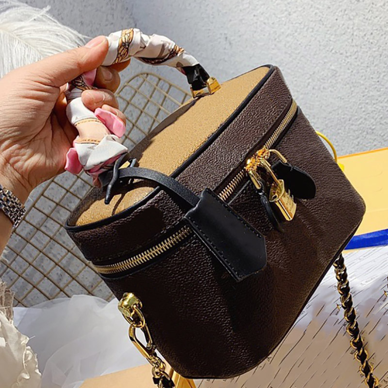 Fashion Women's CrossBody High Quality Luxurys Designers Bags Women's Drawstring Letter Printed Handbag Shoulder Bag Purse Bucket Cross Body, Increase freight
Fashion Women's CrossBody High Quality Luxurys Designers Bags Women's Drawstring Letter Printed Handbag Shoulder Bag Purse Bucket Cross Body, Increase freight