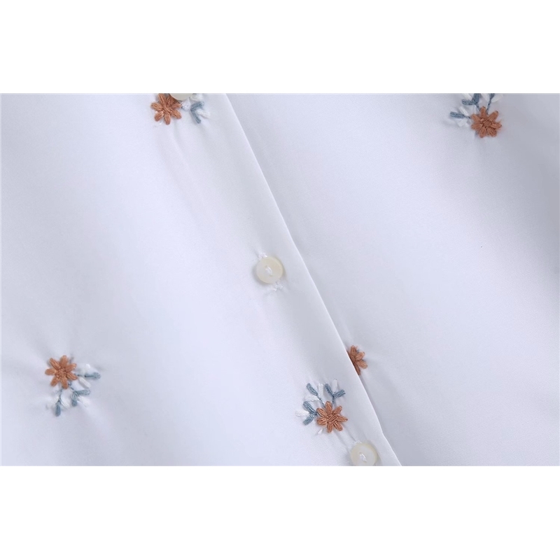 Elegant Women Floral Embroidery Shirts Fashion Ladies White Peter pan Collar Tops Streetwear Female Chic Blouses 210430