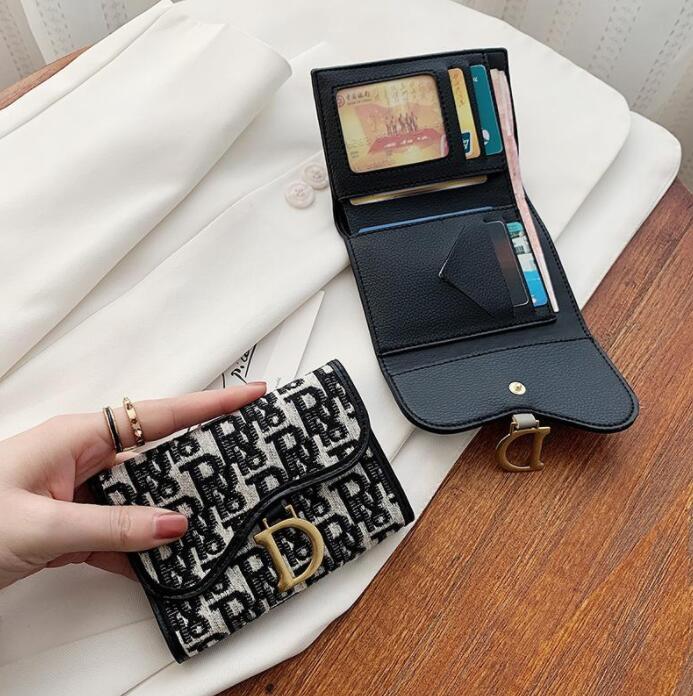 High quality Luxury design short bag New Korean printed canvas zero wallet women's small folding buckle multi card cover, Grey
High quality Luxury design short bag New Korean printed canvas zero wallet women's small folding buckle multi card cover, Grey