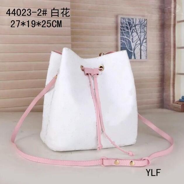 Luxurys Designers Genuine Leather Letter L women's Shoulder Bags Totes handbag Cross Body Cosmetic Bag cell phone pocket Wallets Coin Purses High capacity 440023-14, White plaid
Luxurys Designers Genuine Leather Letter L women's Shoulder Bags Totes handbag Cross Body Cosmetic Bag cell phone pocket Wallets Coin Purses High capacity 440023-14, White plaid