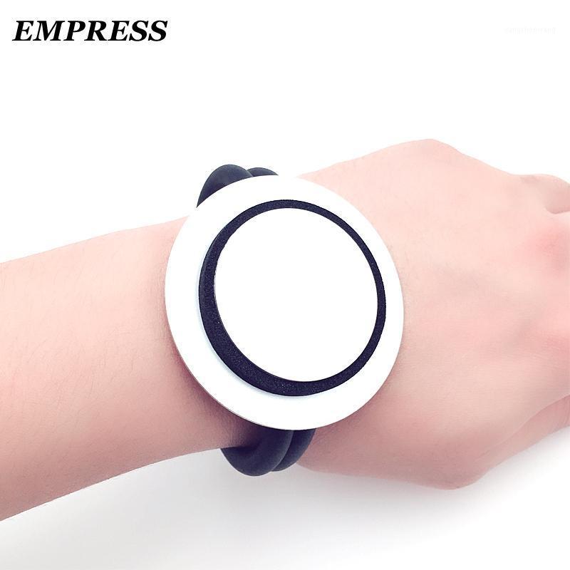 Design Fashion Vintage Bracelet Round Aluminum Alloy Punk Ladies Manifesto Charm Souvenir Lovers Gift Jewelry Bangle
Design Fashion Vintage Bracelet Round Aluminum Alloy Punk Ladies Manifesto Charm Souvenir Lovers Gift Jewelry Bangle