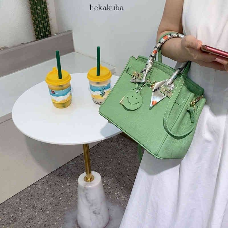 2021 Avocado Green Fashion Portable Famous-branded Bags First Layer Cowhide h Shoulder Crossbody Leather Womens
2021 Avocado Green Fashion Portable Famous-branded Bags First Layer Cowhide h Shoulder Crossbody Leather Womens