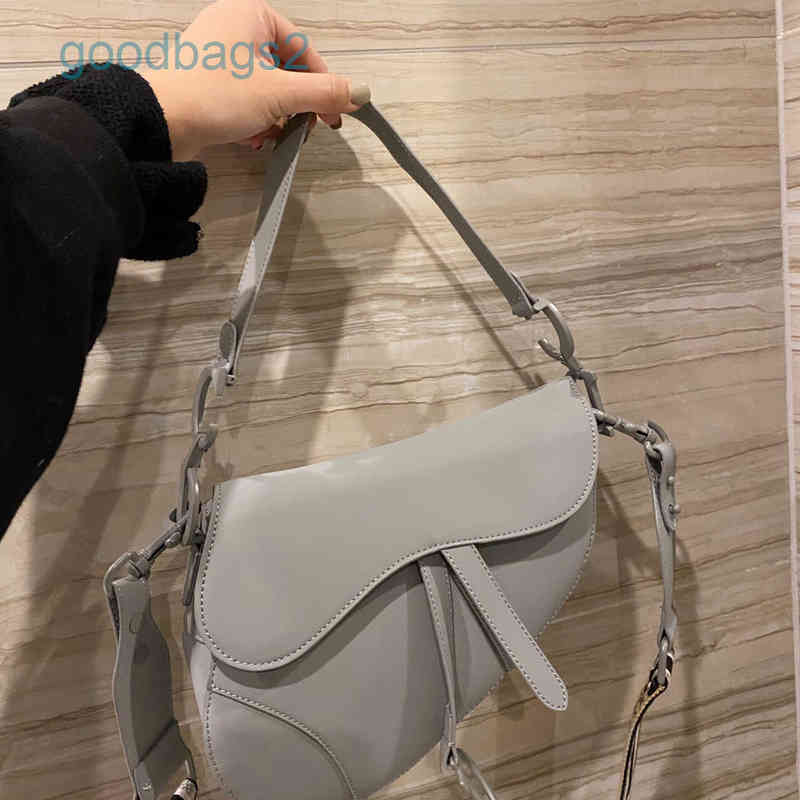 Luxury D bags 2022 new saddle bag, original embroidered shoulder strap, black leather handbag, Frosted black
Luxury D bags 2022 new saddle bag, original embroidered shoulder strap, black leather handbag, Frosted black