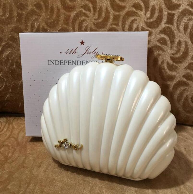 Black white Pearl shell Clutch Wallet Lady Evening Bag Women Fashion handbags 4th july Independence Day gifts bags with box 
Black white Pearl shell Clutch Wallet Lady Evening Bag Women Fashion handbags 4th july Independence Day gifts bags with box