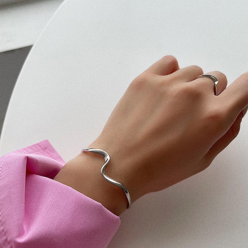 Bangle Korean Ring Alphabetic Bracelet Temperament Open Braclets For Women Bangles Couple
Bangle Korean Ring Alphabetic Bracelet Temperament Open Braclets For Women Bangles Couple