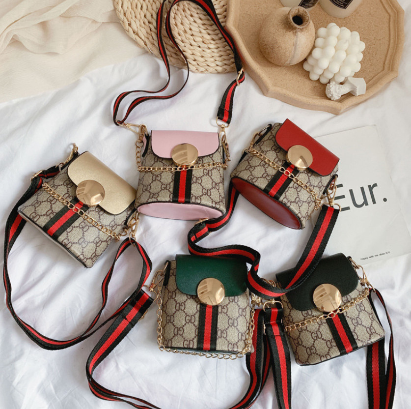 Luxury kids bucket handbags Designer girls letter printed one-shoulder bags children Metal chain messenger bag lady style women mini Purse, Black
Luxury kids bucket handbags Designer girls letter printed one-shoulder bags children Metal chain messenger bag lady style women mini Purse, Black