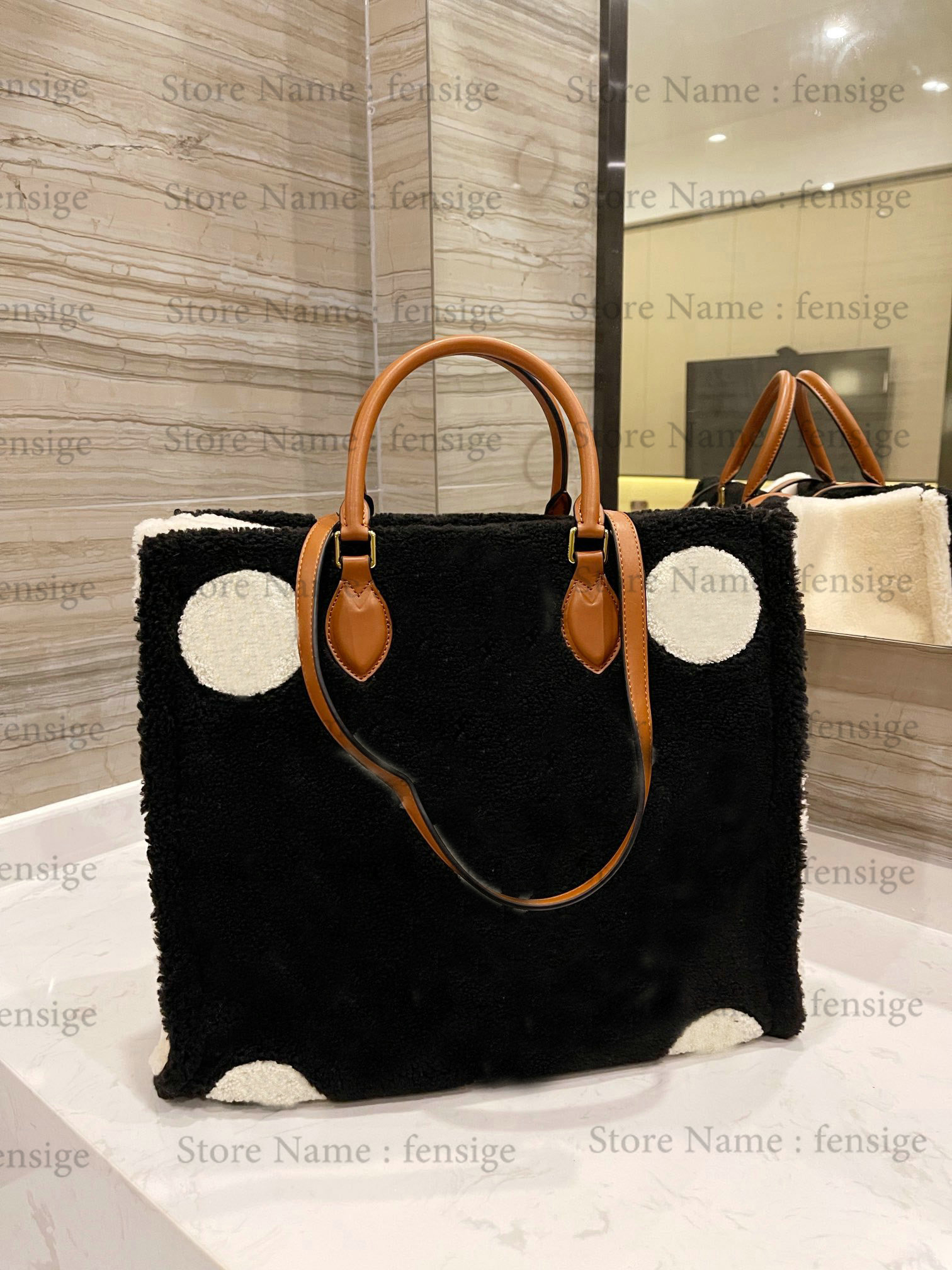 OnTheGo Teddy Cream Tote Womens Handbags Luxury Designer Bags Flower shopping Black White bag M45718 M56958 ON THE GO, Others
OnTheGo Teddy Cream Tote Womens Handbags Luxury Designer Bags Flower shopping Black White bag M45718 M56958 ON THE GO, Others