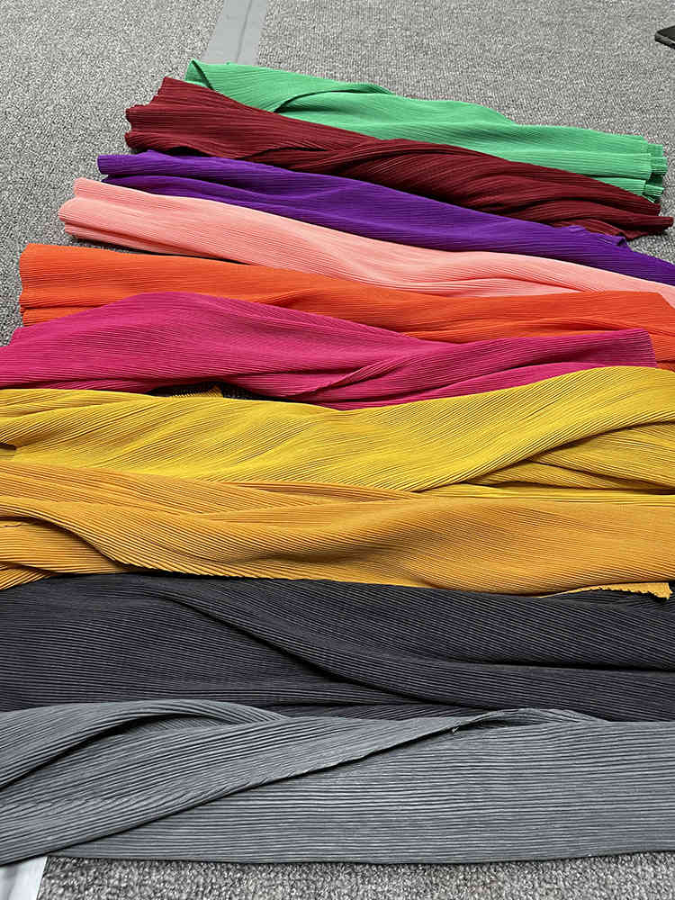 Miyake Pleated aesthetic clothes sleeveless black bst t shirt harajuku kawaii Casual Fashion Tops graphic Women Tees TP2145 210406
