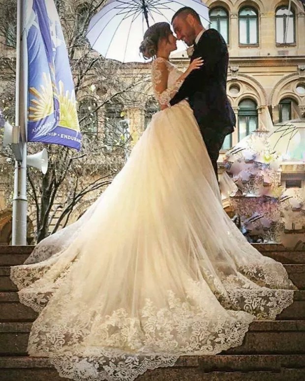 Rustic Country Lace A Line Wedding Dress With Detachable Train Appliques Long Sleeve Chapel Wedding Gowns Plus Size Bridal Dresses Sexy Open Back 2022
