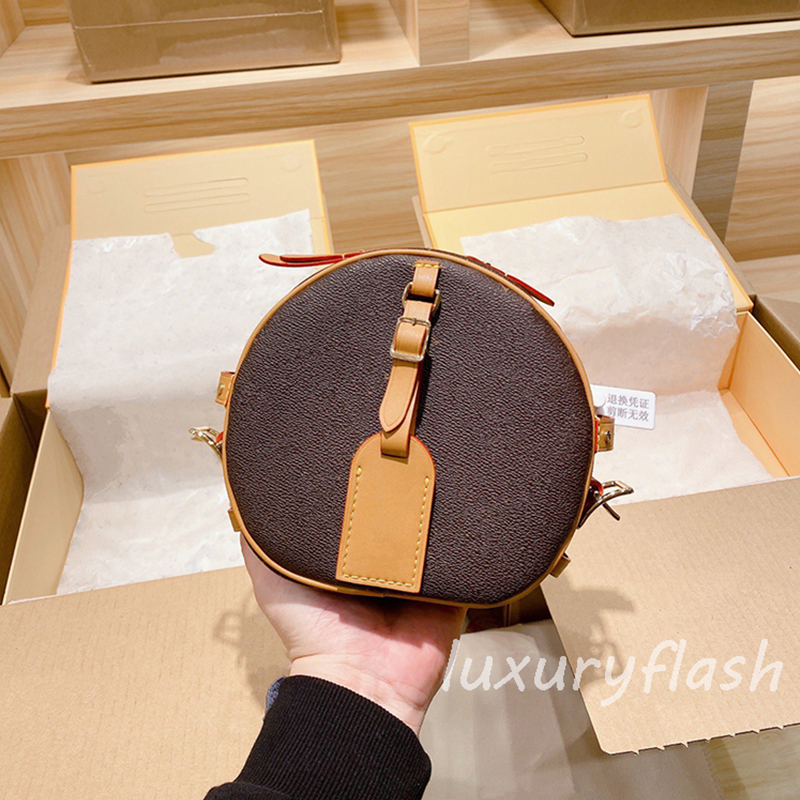 2021 Round Mini Bag Boite Chapeau Souple Leather Handbag Womens Designers Shoulder Bags Luxurys Brands High Quality Fashion Messenger Purse, Box(not sold separately)
2021 Round Mini Bag Boite Chapeau Souple Leather Handbag Womens Designers Shoulder Bags Luxurys Brands High Quality Fashion Messenger Purse, Box(not sold separately)