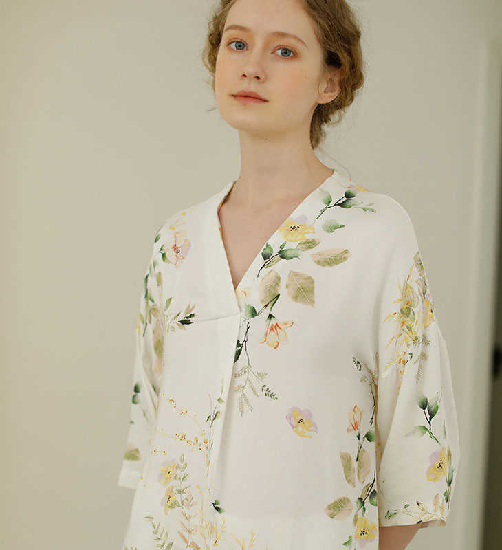 Leaves Prining V-neck Short Sleeve Cardigan Shirt Long Trousers Beige Color Cotton Women Pajamas Set Sleepwear Clothes for Home 211007