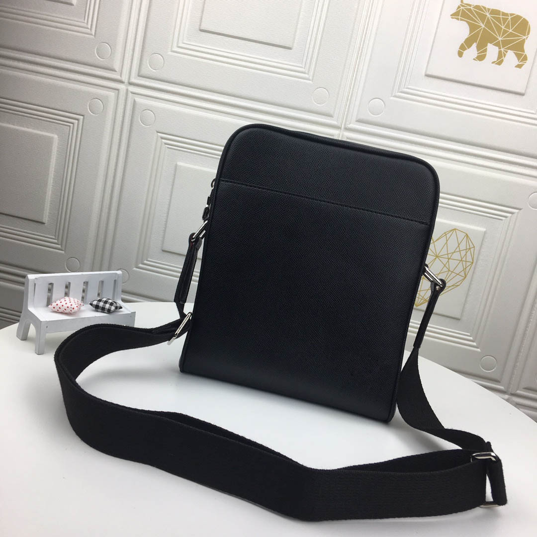 High Quality Bags Crossbody Designer men Bag Black casual men's Shoulder Bags size:21*25*4cm
High Quality Bags Crossbody Designer men Bag Black casual men's Shoulder Bags size:21*25*4cm