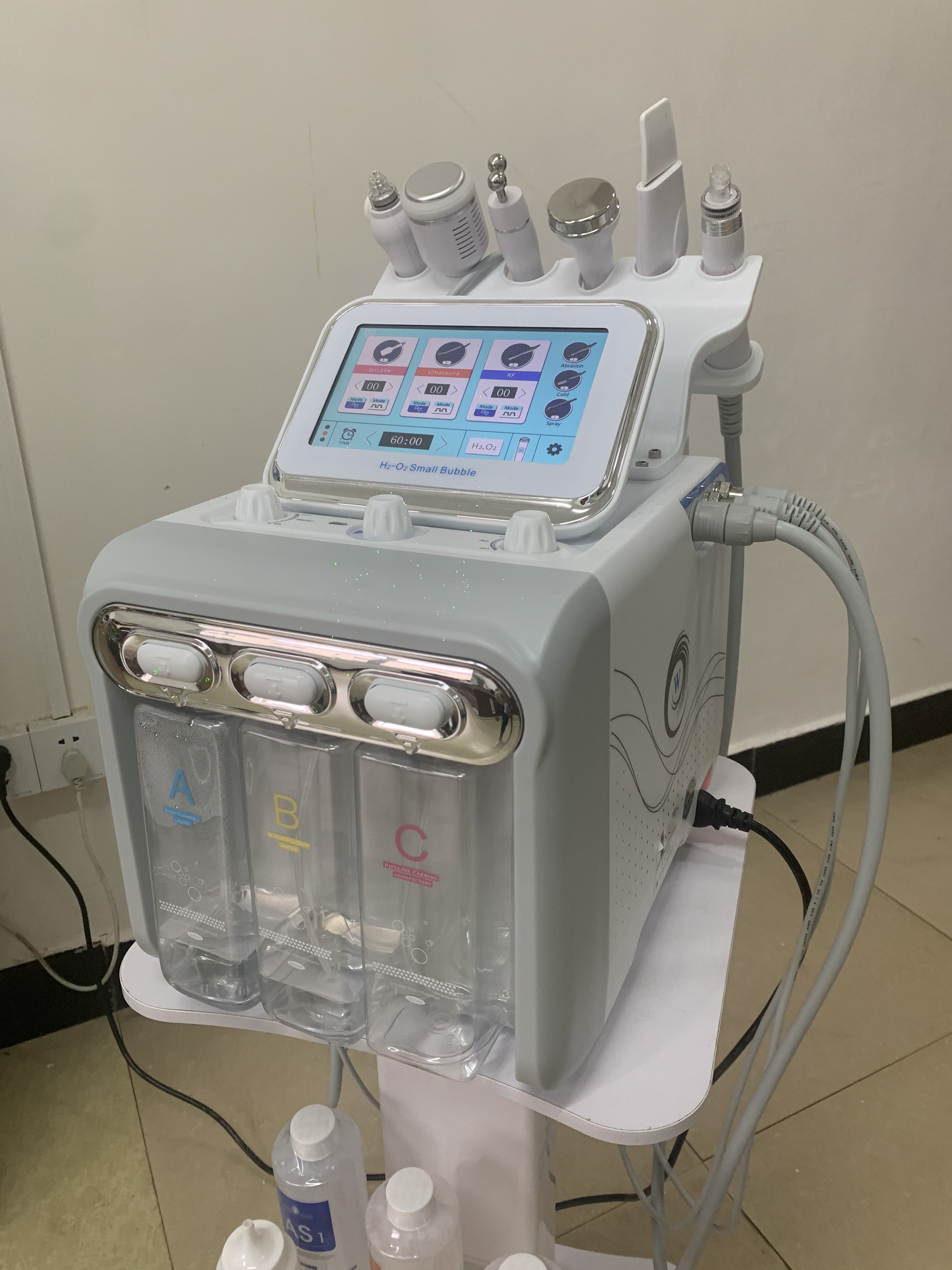 6 in 1 Hydra Dermabrasion Machine Water Oxygen Jet Peel Hydro Skin Scrubber Deep Cleansing RF Face Lifting Cold Hammer Hydrafacial Machine
6 in 1 Hydra Dermabrasion Machine Water Oxygen Jet Peel Hydro Skin Scrubber Deep Cleansing RF Face Lifting Cold Hammer Hydrafacial Machine