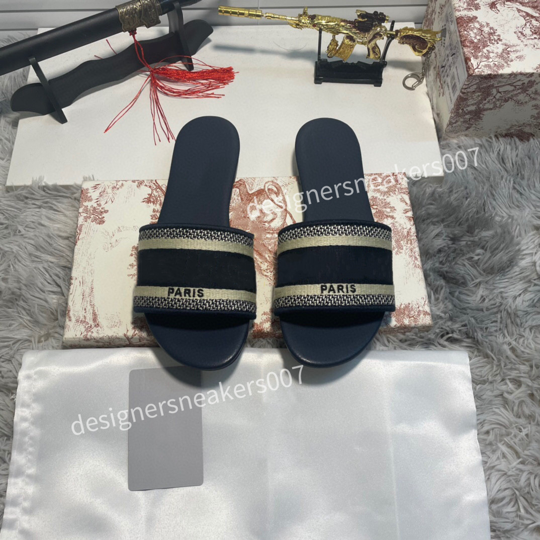 Beach Womens Slippers Designer Classic Flat Crystal Summer Sandals Lady Flip Flop genuine leather Diamond Sun-Flower Slides Clear Heel Slipper siz35-40, 01
Beach Womens Slippers Designer Classic Flat Crystal Summer Sandals Lady Flip Flop genuine leather Diamond Sun-Flower Slides Clear Heel Slipper siz35-40, 01