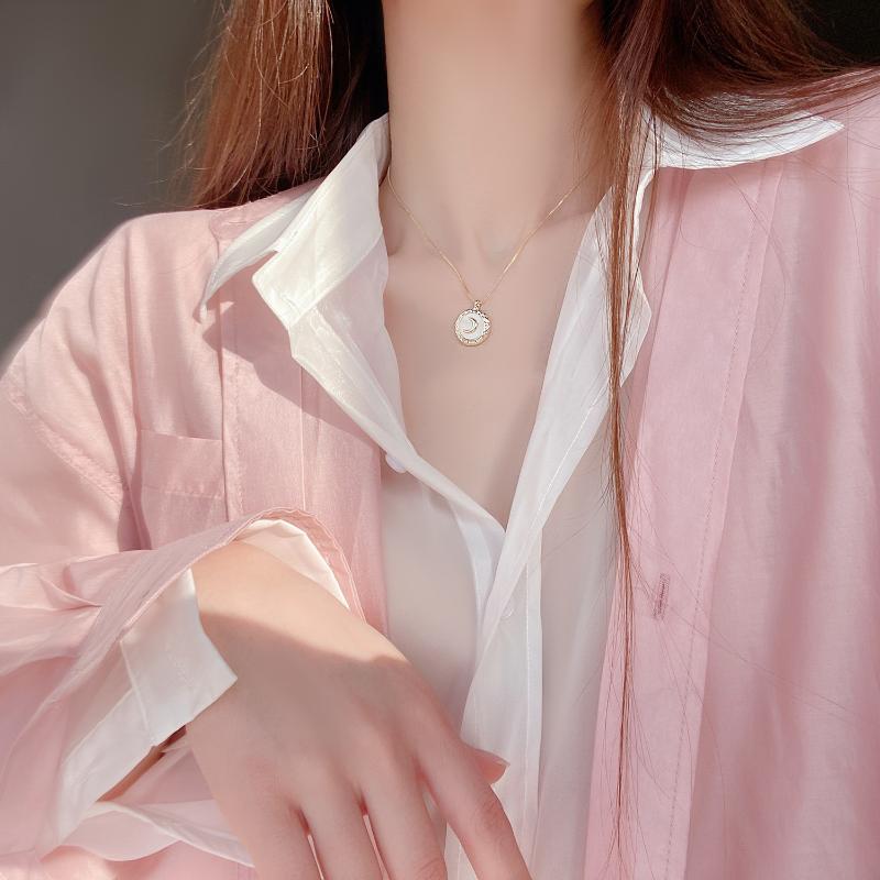 Pendant Necklaces Vintage Moon Round For Women Trendy Long Chain Gold Coin Party Jewelry Accessories Gift High Qual
Pendant Necklaces Vintage Moon Round For Women Trendy Long Chain Gold Coin Party Jewelry Accessories Gift High Qual