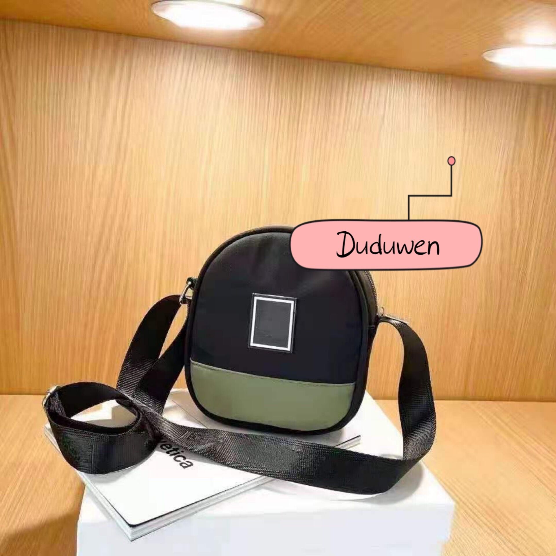 17X20X7cm classic canvas makeup bag vintage C fashion Cosmetic Storage Case with strap, One size 
17X20X7cm classic canvas makeup bag vintage C fashion Cosmetic Storage Case with strap, One size