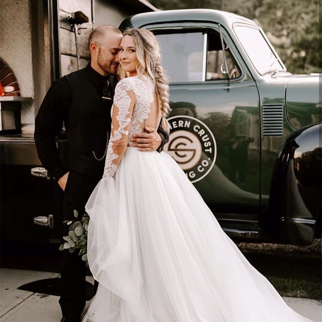Long Sleeve Wedding Dress Floor Length Sexy V-Neck Dresses Gowns Sweep Train Gorgeous For Women Bridal