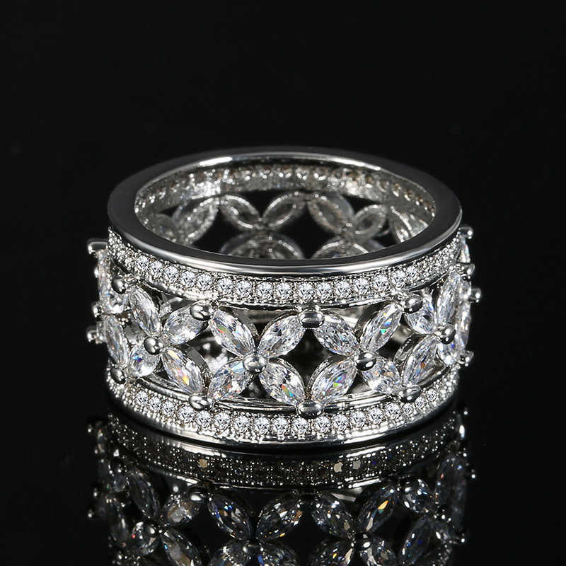 luxury zircon princess ring women's rhinestone gold plated fashion hollow bow ring wedding single diamond ladies cluster rings for wome, Golden;silver
luxury zircon princess ring women's rhinestone gold plated fashion hollow bow ring wedding single diamond ladies cluster rings for wome, Golden;silver