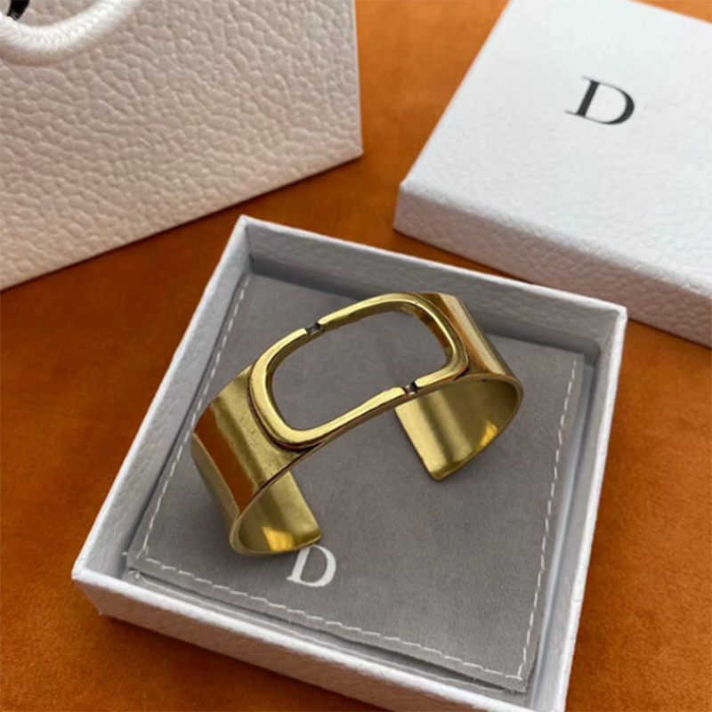 Womens Gold Plain Circle Bracelet Designer Jewelry Thick Stainless Steel Bracelets Letter Wedding Gift Women Mens Retro Bracelet D2109271HL
Womens Gold Plain Circle Bracelet Designer Jewelry Thick Stainless Steel Bracelets Letter Wedding Gift Women Mens Retro Bracelet D2109271HL