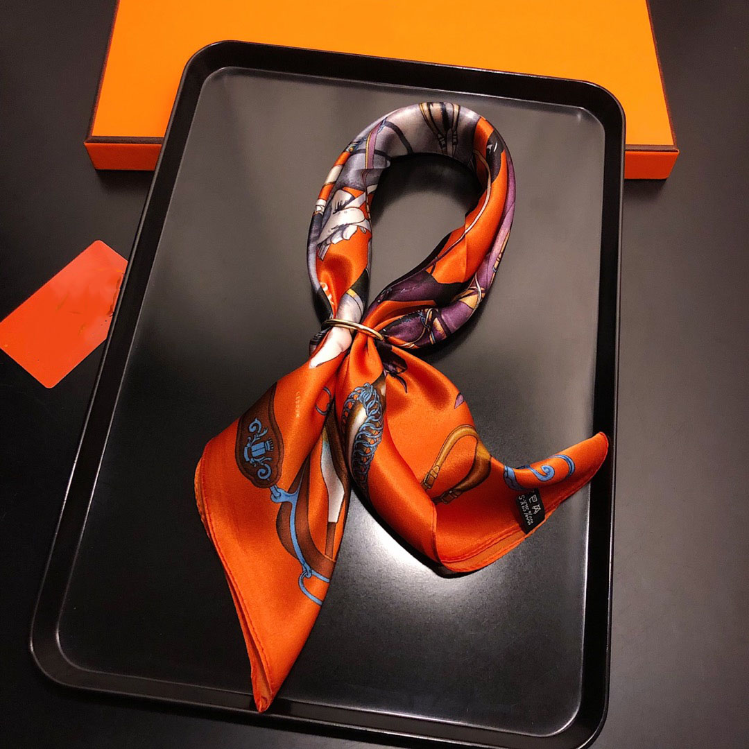 Wholesale luxury brand 100% silk small streamer women scarves 50x50cm geometry womans headband square scarf 369
Wholesale luxury brand 100% silk small streamer women scarves 50x50cm geometry womans headband square scarf 369
