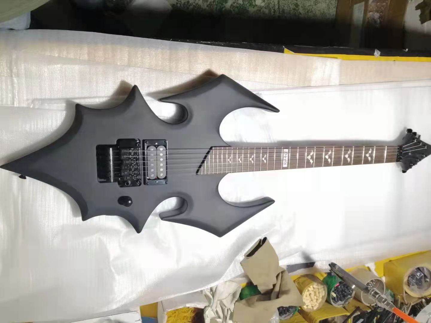 Factory custom unusual shape Bat body Electric Guitar with Rosewood Fretboard,Bat inlay,Black Hardware,offer customized
Factory custom unusual shape Bat body Electric Guitar with Rosewood Fretboard,Bat inlay,Black Hardware,offer customized