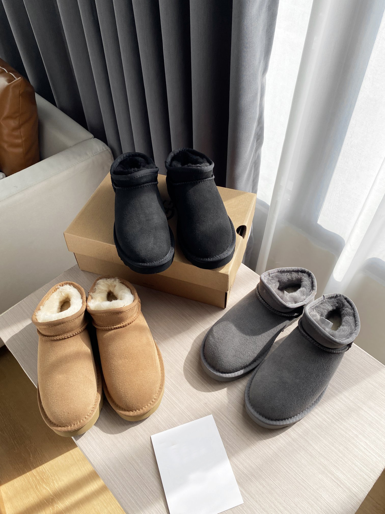 High quality autumn and winter new flat heel womens snow boots short boots leather fashion zipper luxury designer round head thermal sleeve foot box 35-40, Extra laces
High quality autumn and winter new flat heel womens snow boots short boots leather fashion zipper luxury designer round head thermal sleeve foot box 35-40, Extra laces
