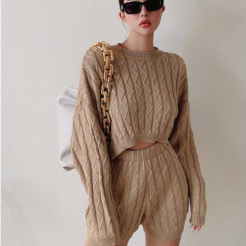 WOMENGAGA Autumn And Winter Fashion Twist Knitting Tops Pullvoers Sweater + Sexy Knitwear Shorts Korean Two Pieces Set 88GP 210603, White
WOMENGAGA Autumn And Winter Fashion Twist Knitting Tops Pullvoers Sweater + Sexy Knitwear Shorts Korean Two Pieces Set 88GP 210603, White