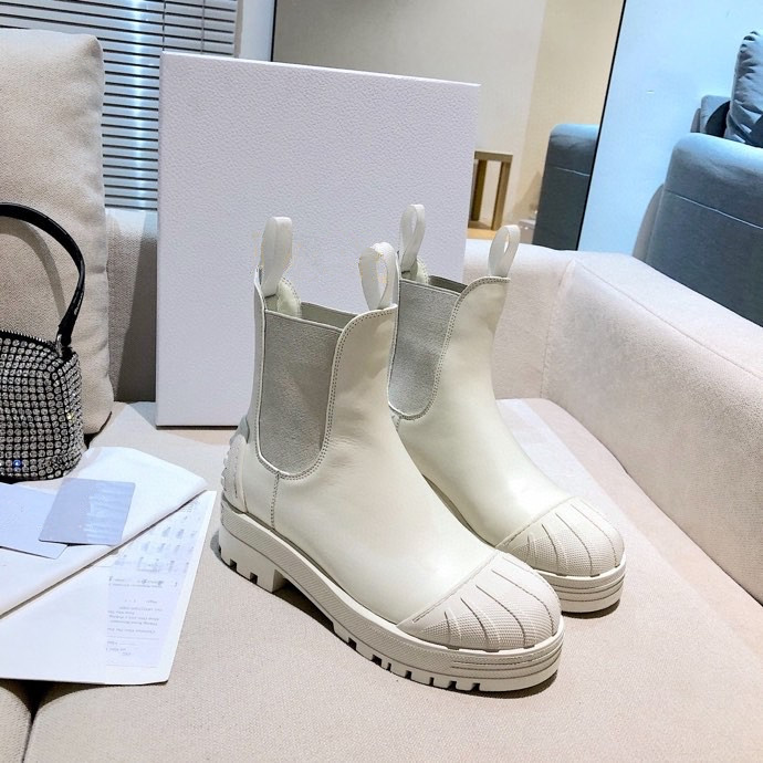 Fashion Women High Heel Boot Metal Letter Real Leather Designer Shoe Autumn Winter Short Boots Martin Shoes size35-40, 01
Fashion Women High Heel Boot Metal Letter Real Leather Designer Shoe Autumn Winter Short Boots Martin Shoes size35-40, 01
