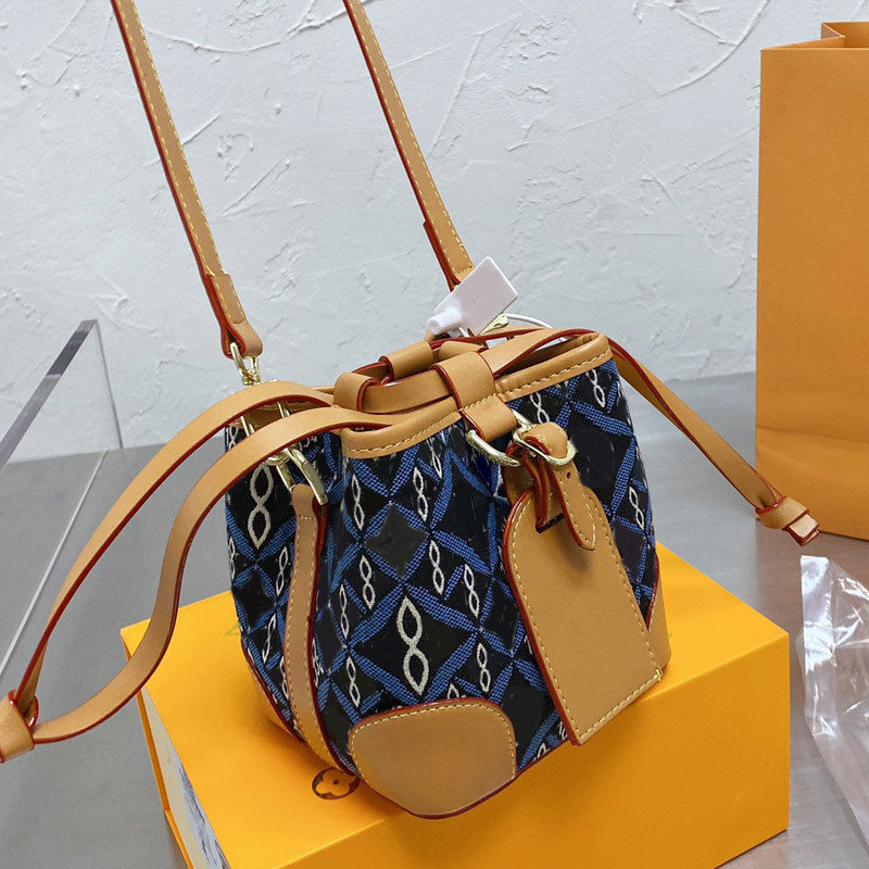 Handbag Women Luxurys Designers Bag 2021 Shoulder Bags Printing Bucket Ladies Fashion Canvas All-match Drawstring Tone Messenger Vintage Pur, No bags;make up the difference
Handbag Women Luxurys Designers Bag 2021 Shoulder Bags Printing Bucket Ladies Fashion Canvas All-match Drawstring Tone Messenger Vintage Pur, No bags;make up the difference