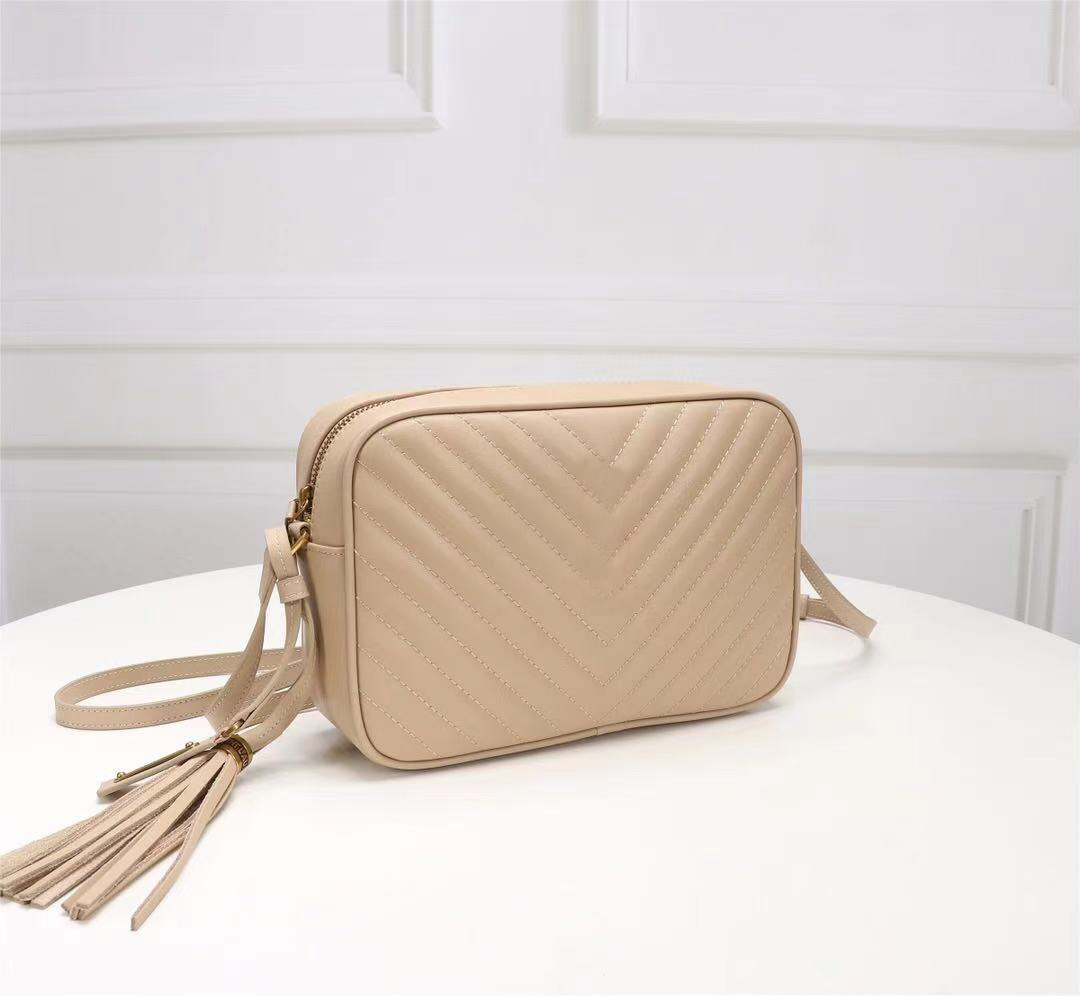 2021 Famous High quality Womens luxury designer LOU CAMERA BAGS calfskin real leather Zipper purses crossbody shoulder bag 520534 26828 23cm, Not sold separately
2021 Famous High quality Womens luxury designer LOU CAMERA BAGS calfskin real leather Zipper purses crossbody shoulder bag 520534 26828 23cm, Not sold separately