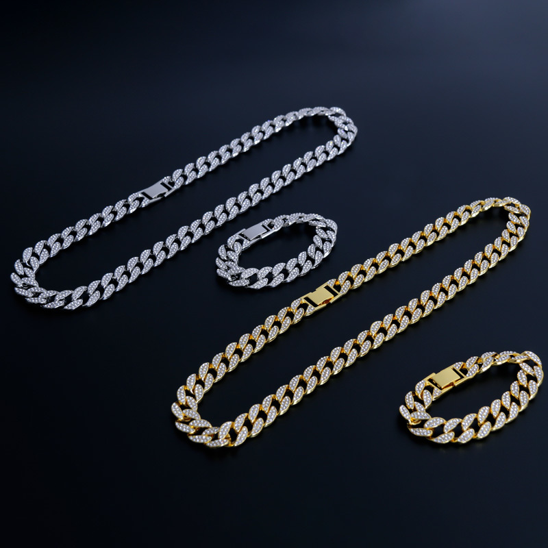 Hip Hop 2pcs Kit Miami Curb Cuban Chain Necklace 13-15MM Golden Iced Out Paved Rhinestones CZ Bling Rapper Necklaces Men Jewelry X0509
Hip Hop 2pcs Kit Miami Curb Cuban Chain Necklace 13-15MM Golden Iced Out Paved Rhinestones CZ Bling Rapper Necklaces Men Jewelry X0509