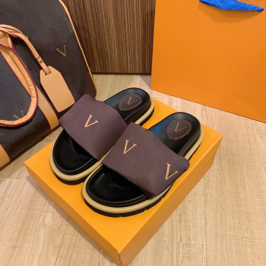 Luxury Slippers Pillow Comfort Velcro Mules Letter Printing Thick Bottom Women Men slipper Casual Style Cowhide High Quality Shoes With Box Size 35-42, Make up for price
Luxury Slippers Pillow Comfort Velcro Mules Letter Printing Thick Bottom Women Men slipper Casual Style Cowhide High Quality Shoes With Box Size 35-42, Make up for price