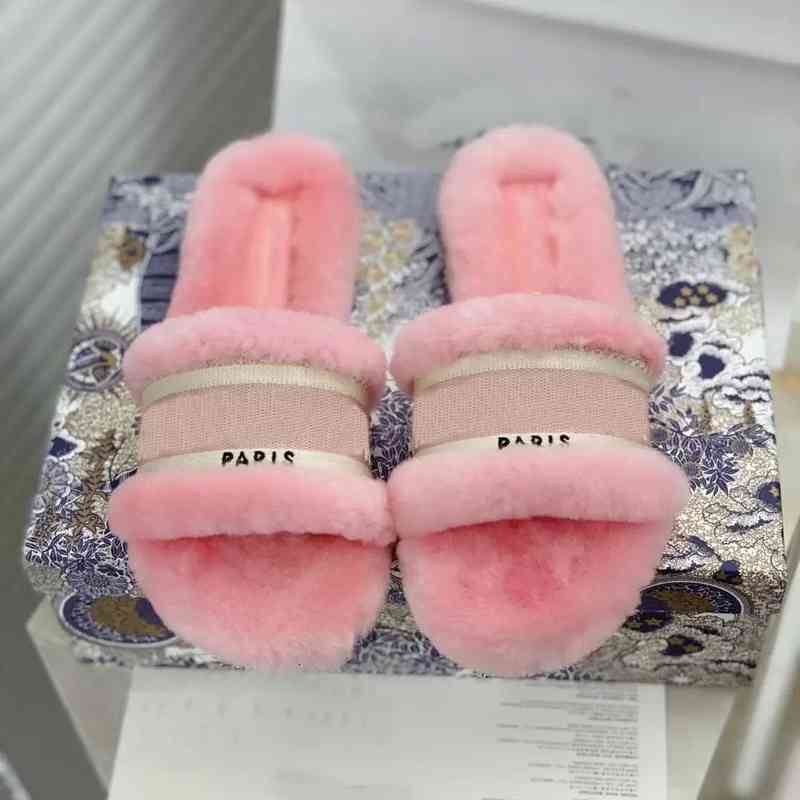 Slippers Luxury Fashion fur women winter Soft Flat open-toe Slip-on Mules with oversized Initials Size 35-40 EQNC, 1# shoe box
Slippers Luxury Fashion fur women winter Soft Flat open-toe Slip-on Mules with oversized Initials Size 35-40 EQNC, 1# shoe box
