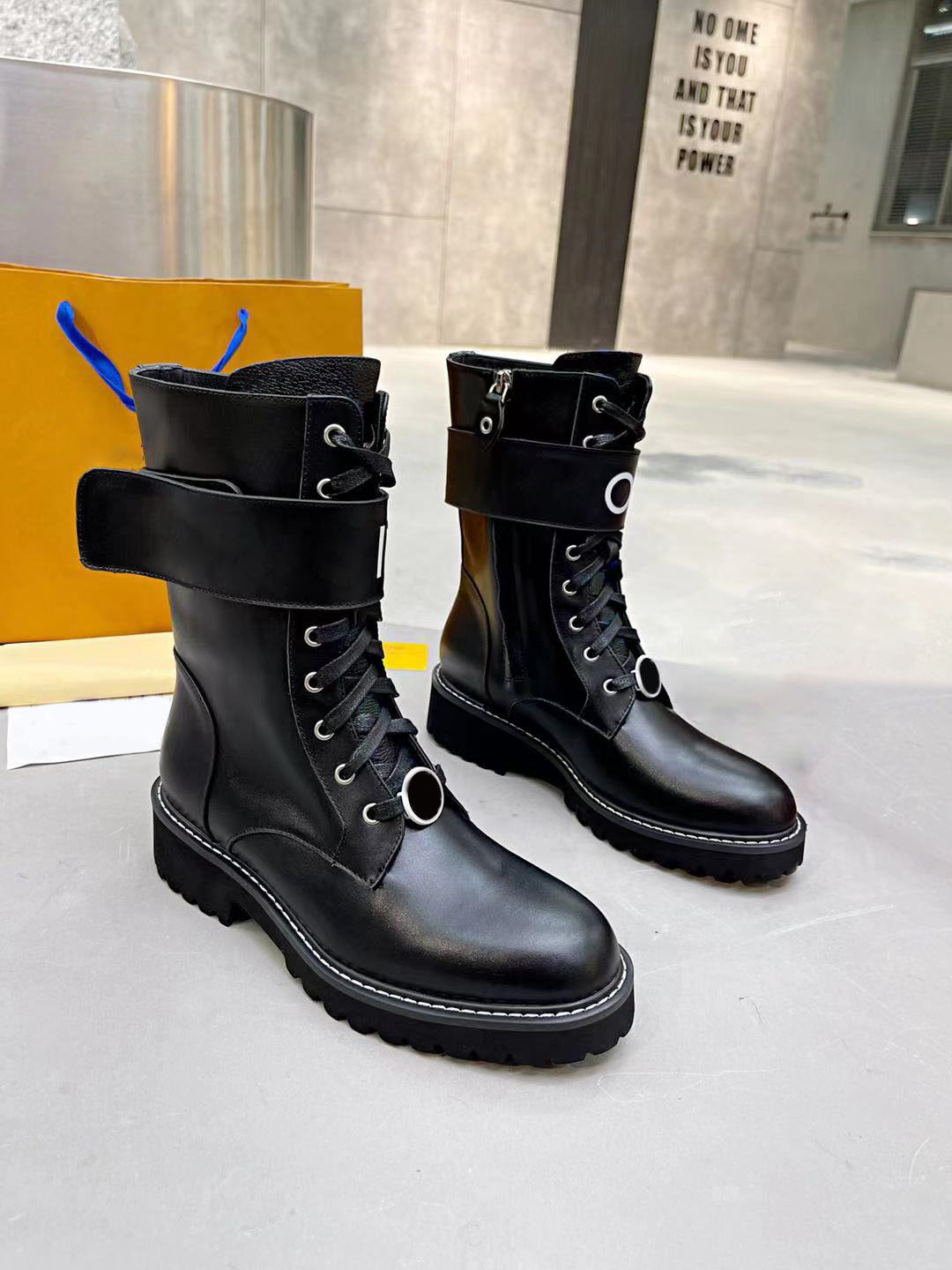 European and American style winter women's short boots letter side zipper design leather material with coat cotton clothes, Color 1
European and American style winter women's short boots letter side zipper design leather material with coat cotton clothes, Color 1