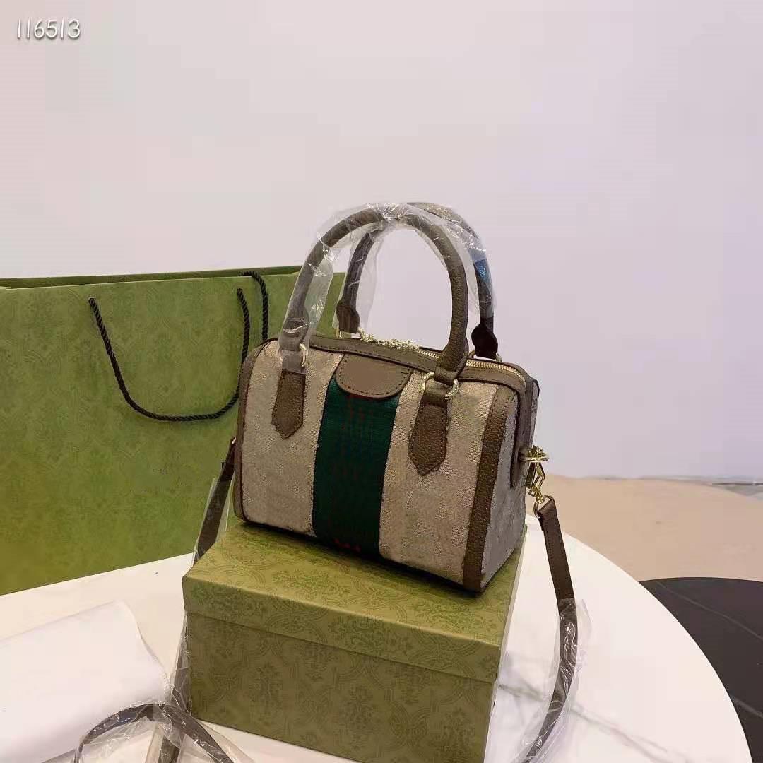 Designer's classic pillow bag women's single shoulder oblique backpack small mini with gift box
Designer's classic pillow bag women's single shoulder oblique backpack small mini with gift box