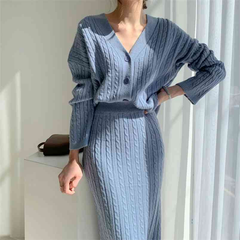 Autumn Winter Vintage Elegant Women Suit Sexy V-Neck Twist Chic Knitted Sweater + High Waist Bodycon Skirt 2 Piece Set 210519, Photo color
Autumn Winter Vintage Elegant Women Suit Sexy V-Neck Twist Chic Knitted Sweater + High Waist Bodycon Skirt 2 Piece Set 210519, Photo color