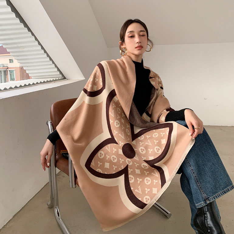 2color Brand Designer Letters Print Monogram Old Flowers Pattern Scarf Winter Warm Imitation Cashmere Jacquard Women Tassel Scarves Luxury Pashmina Shawl Wraps
2color Brand Designer Letters Print Monogram Old Flowers Pattern Scarf Winter Warm Imitation Cashmere Jacquard Women Tassel Scarves Luxury Pashmina Shawl Wraps