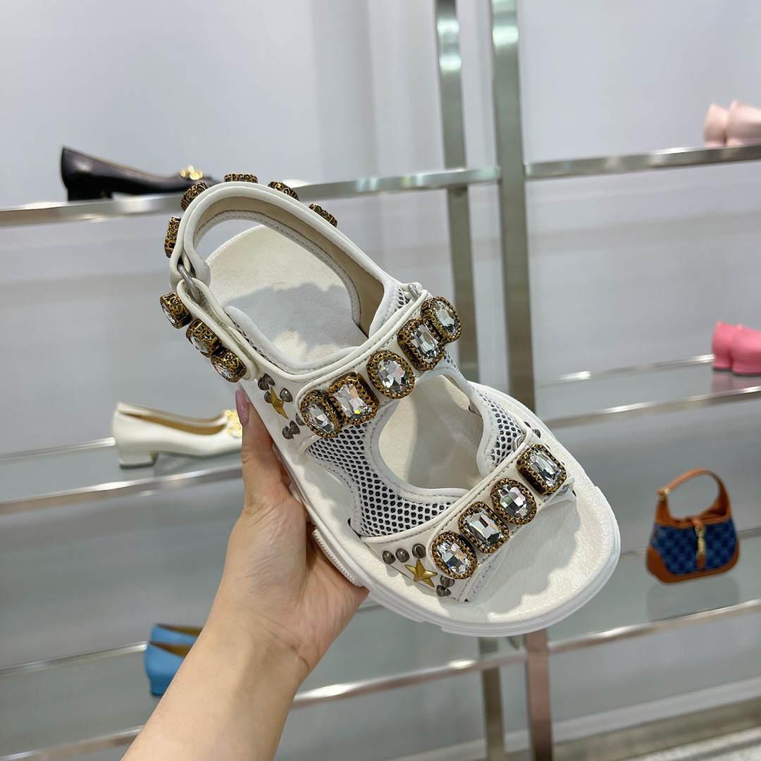 Platform Luxury designer sandals 2021 all-match casual Designers Women Sliders High Heels diamond glitter gemstone buckle thick-soled Roman shoes, Box
Platform Luxury designer sandals 2021 all-match casual Designers Women Sliders High Heels diamond glitter gemstone buckle thick-soled Roman shoes, Box