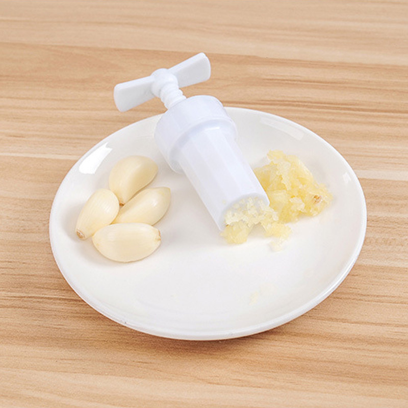 Kitchen Gadgets Rotating Handle Plastic Vegetable Tool Portable Garlic Chopper 1Pcs Garlic Squeezer Garlic Presses
